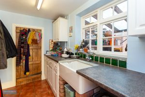 Pond Cottage - Utility Room- click for photo gallery